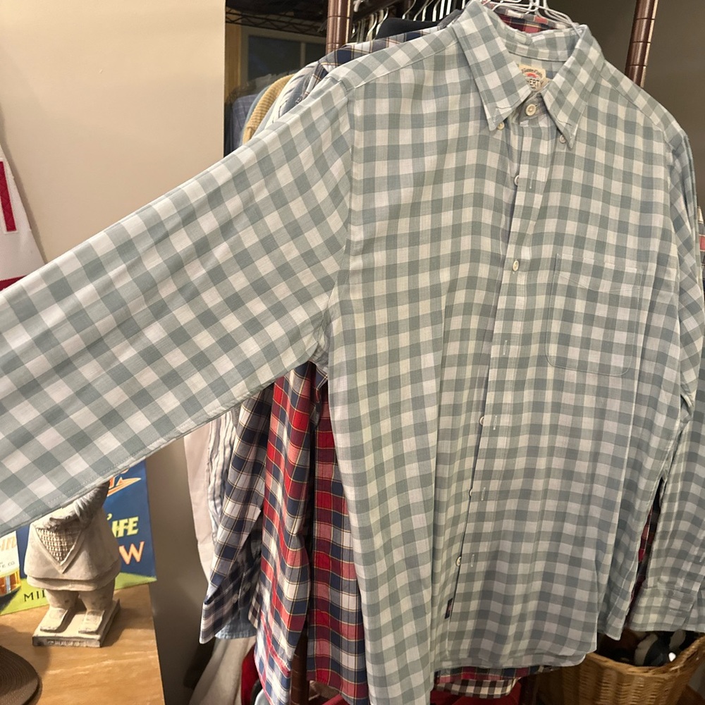 Faherty, size medium dress shirt. 10/10 condition nothing wrong.